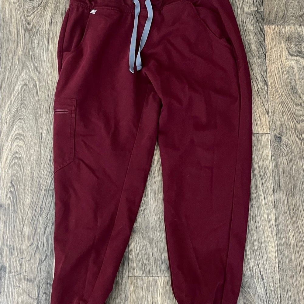 Figs Women's Jogger Pants in Burgundy M